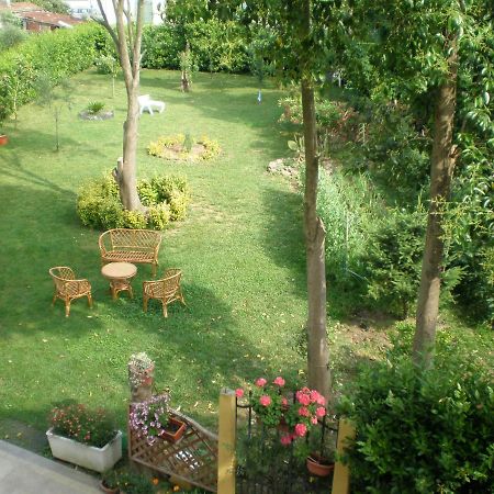 Al Piano di Sopra Bed and Breakfast Massarosa Esterno foto