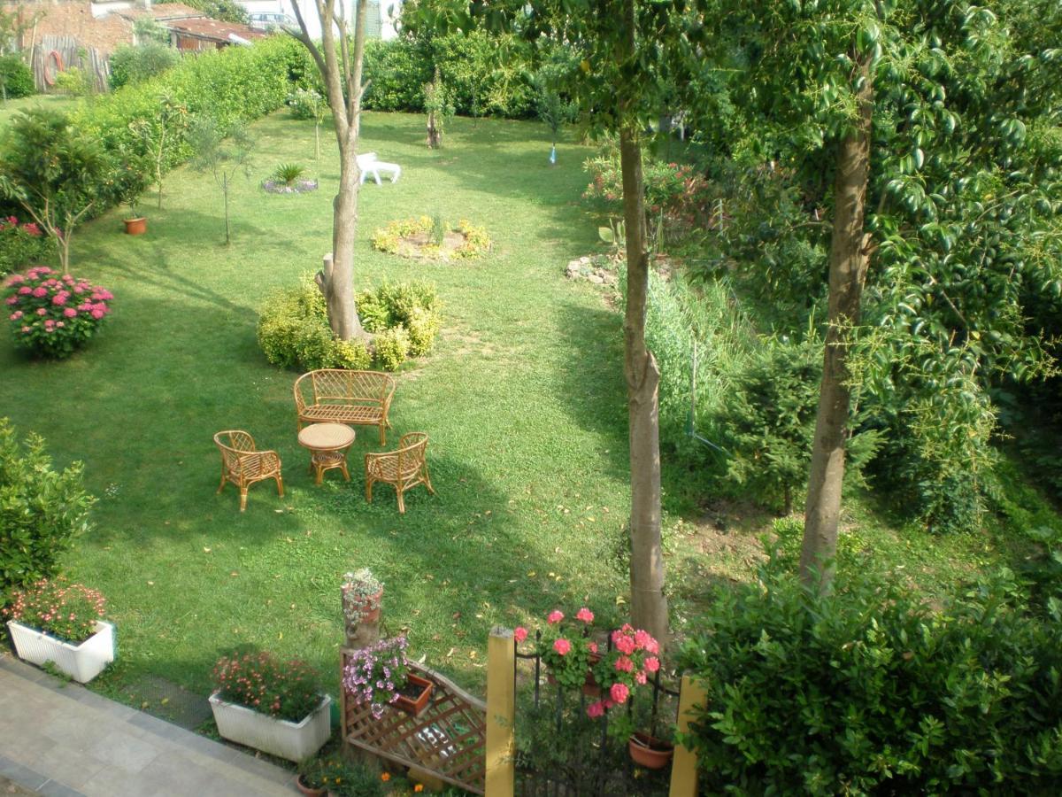 Al Piano di Sopra Bed and Breakfast Massarosa Esterno foto